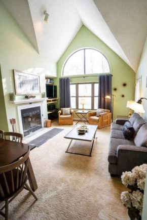 SKI-ON SKI-OFF Getaway at Winterplace - hot tubs, pool, fireplace